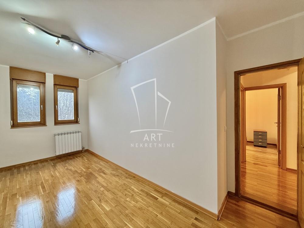 Slika 3 - Raška, Šestosoban stan za izdavanje, 147m2, 2.500€