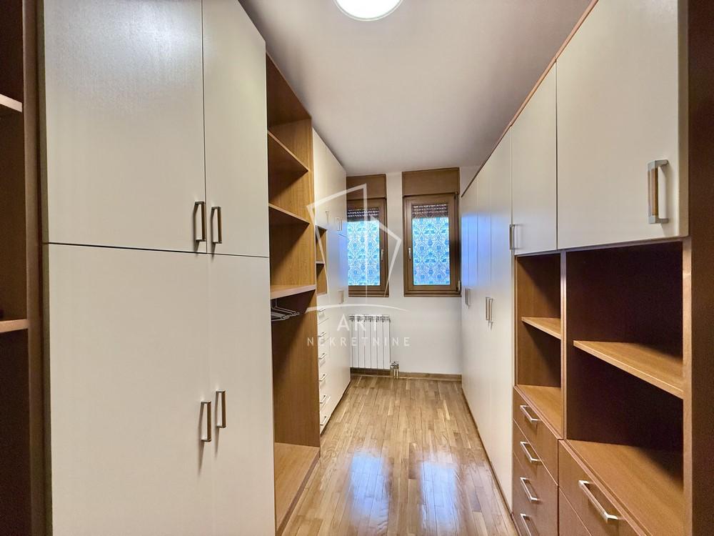 Slika 9 - Raška, Šestosoban stan za izdavanje, 147m2, 2.500€