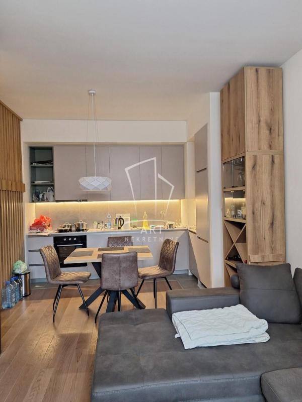 Slika 1 - Luke Ćelovića Trebinjca, Trosoban stan za izdavanje, 90m2, 1.750€