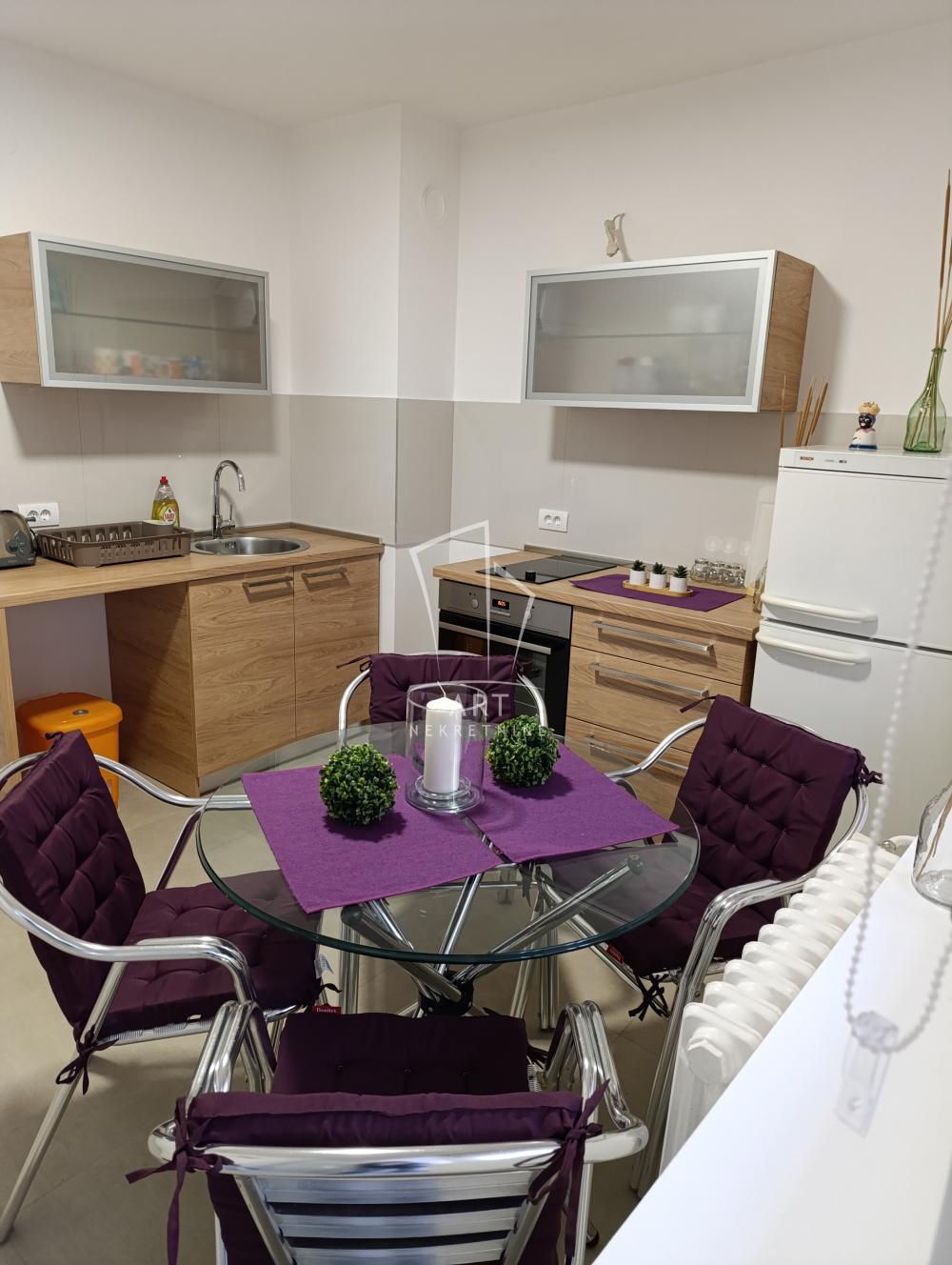 Slika 1 - Makenzijeva, Dvosoban stan za izdavanje, 65m2, 800€