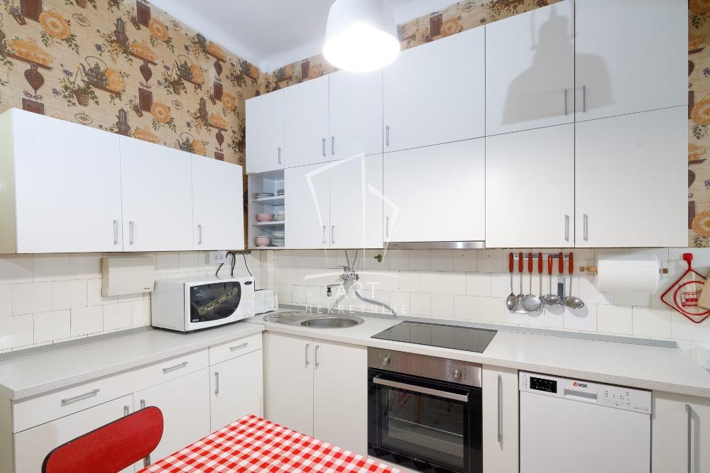 Slika 9 - Vlajkovićeva, Četvorosoban stan za izdavanje, 120m2, 1.400€