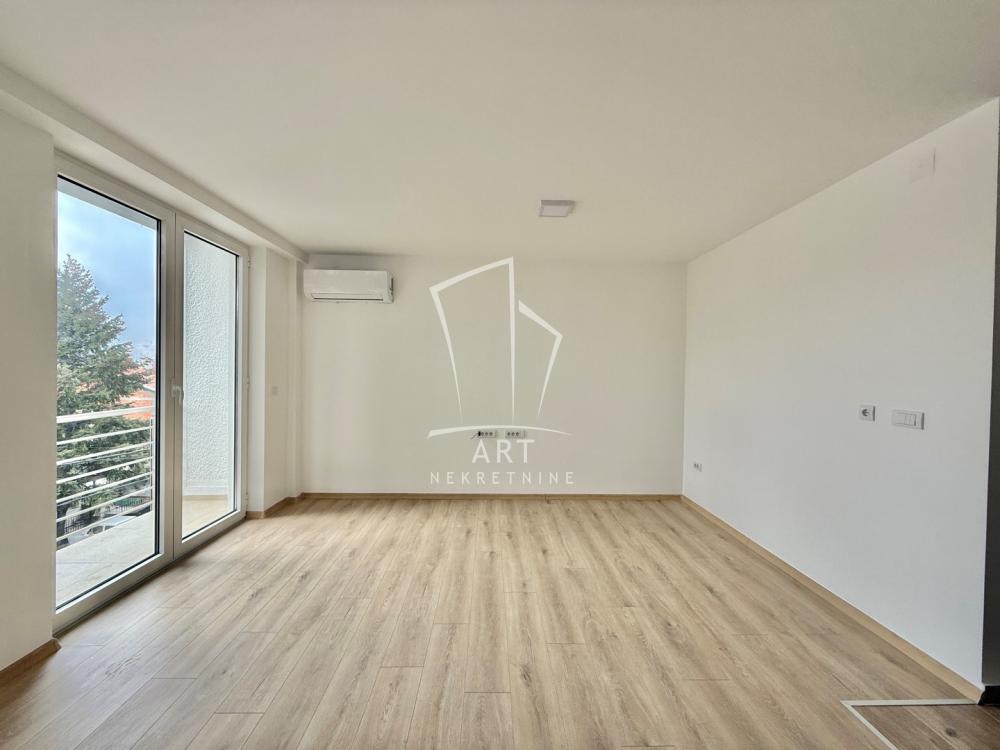 Slika 9 - Roze Luksemburg,  Kuća na prodaju, 264m2, 550.000€