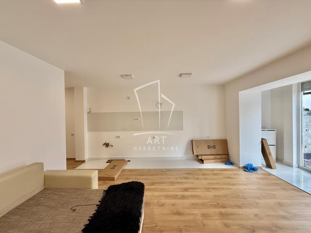 Slika 6 - Roze Luksemburg,  Kuća na prodaju, 264m2, 550.000€