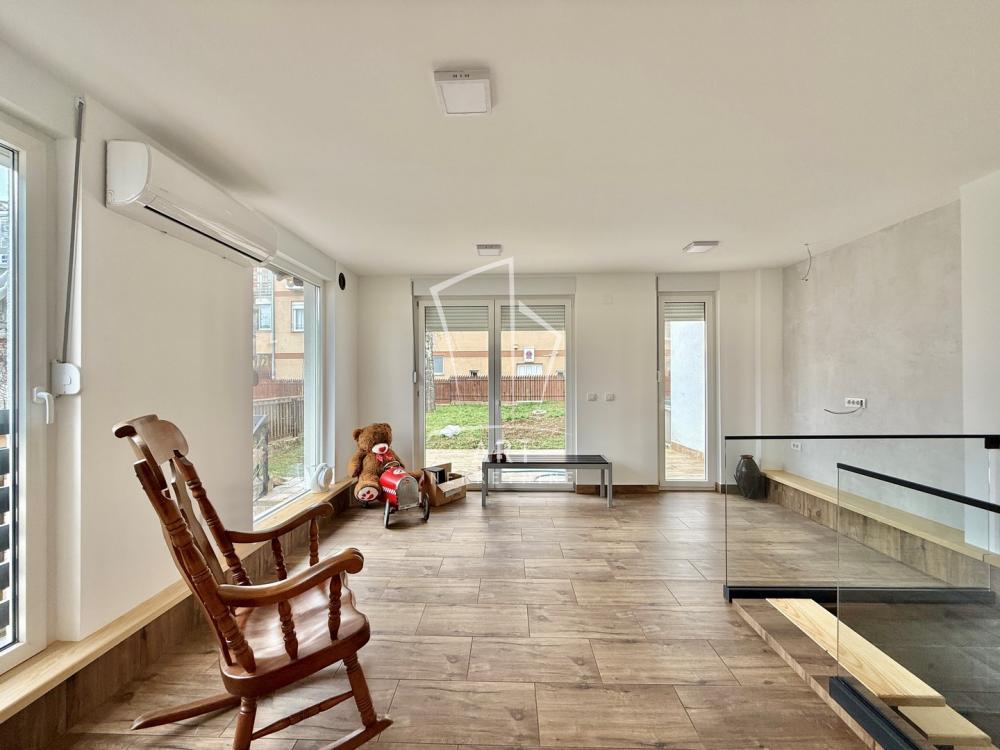 Glavna slika -Roze Luksemburg,  Kuća na prodaju, 264m2, 550.000€