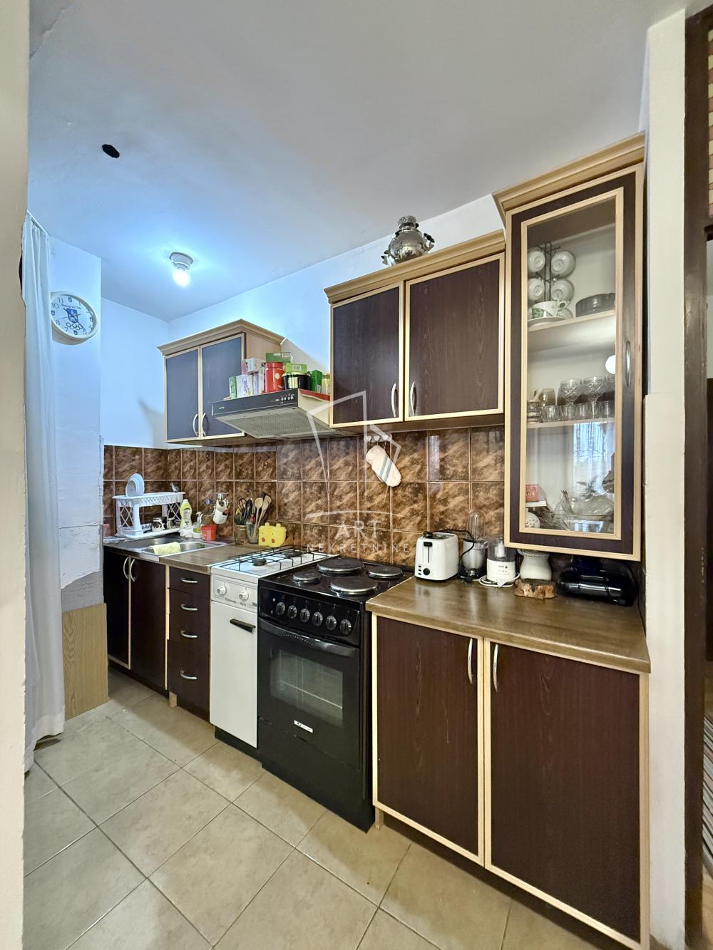 Slika 11 - 20. oktobra, Troiposoban stan na prodaju, 75m2, 77.000€