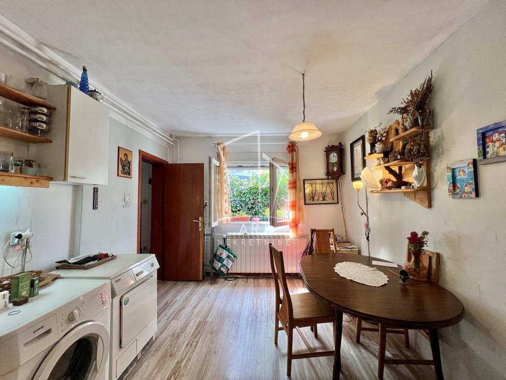 Slika 4 - Tina Ujevića,  Kuća na prodaju, 87m2, 200.000€