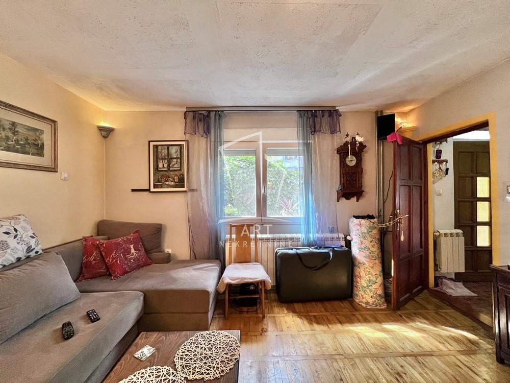 Slika 1 - Tina Ujevića,  Kuća na prodaju, 87m2, 200.000€