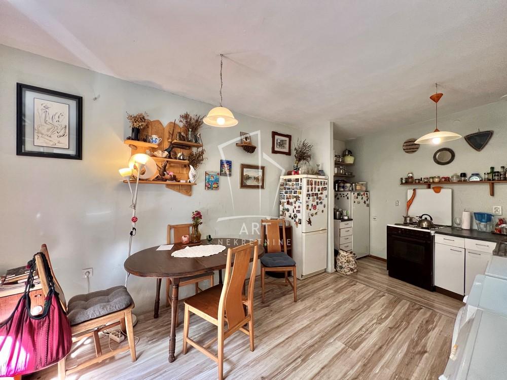 Slika 2 - Tina Ujevića,  Kuća na prodaju, 87m2, 200.000€