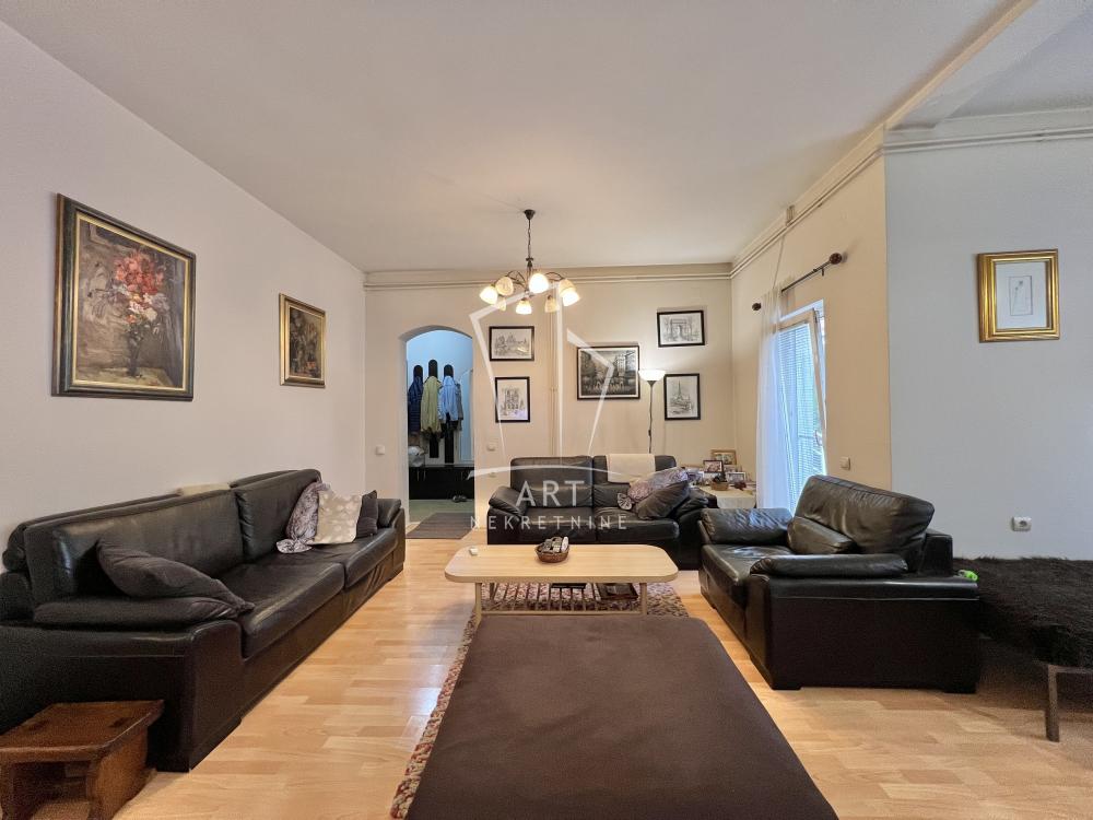 Slika 1 - Milice Ribnikar,  Kuća na prodaju, 256m2, 550.000€