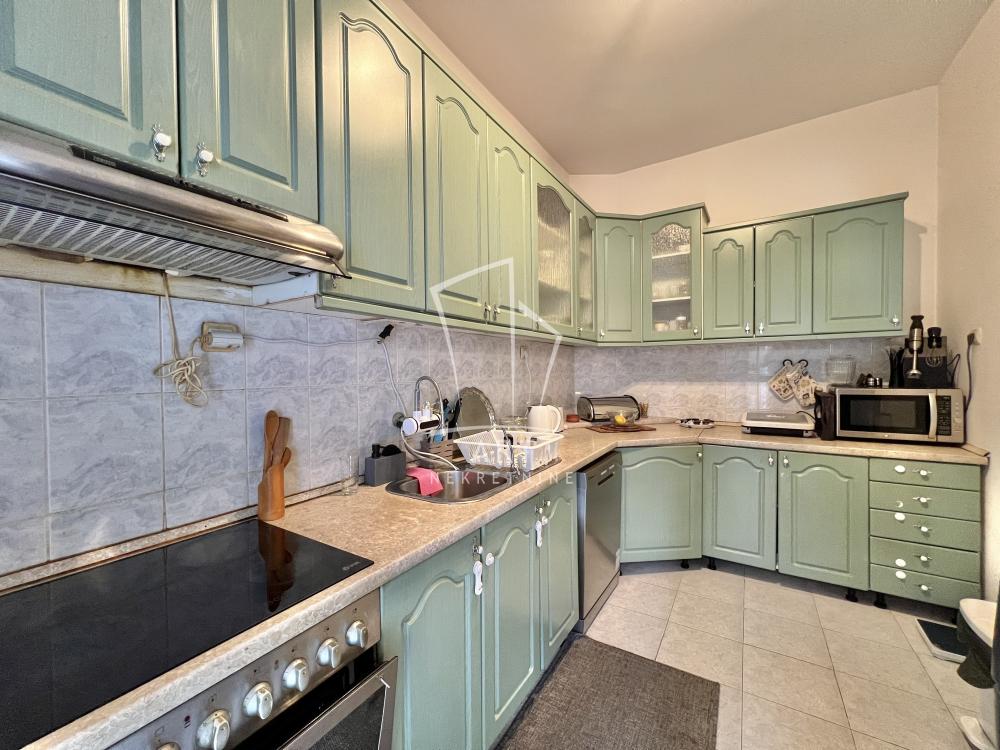 Slika 9 - Milice Ribnikar,  Kuća na prodaju, 256m2, 550.000€