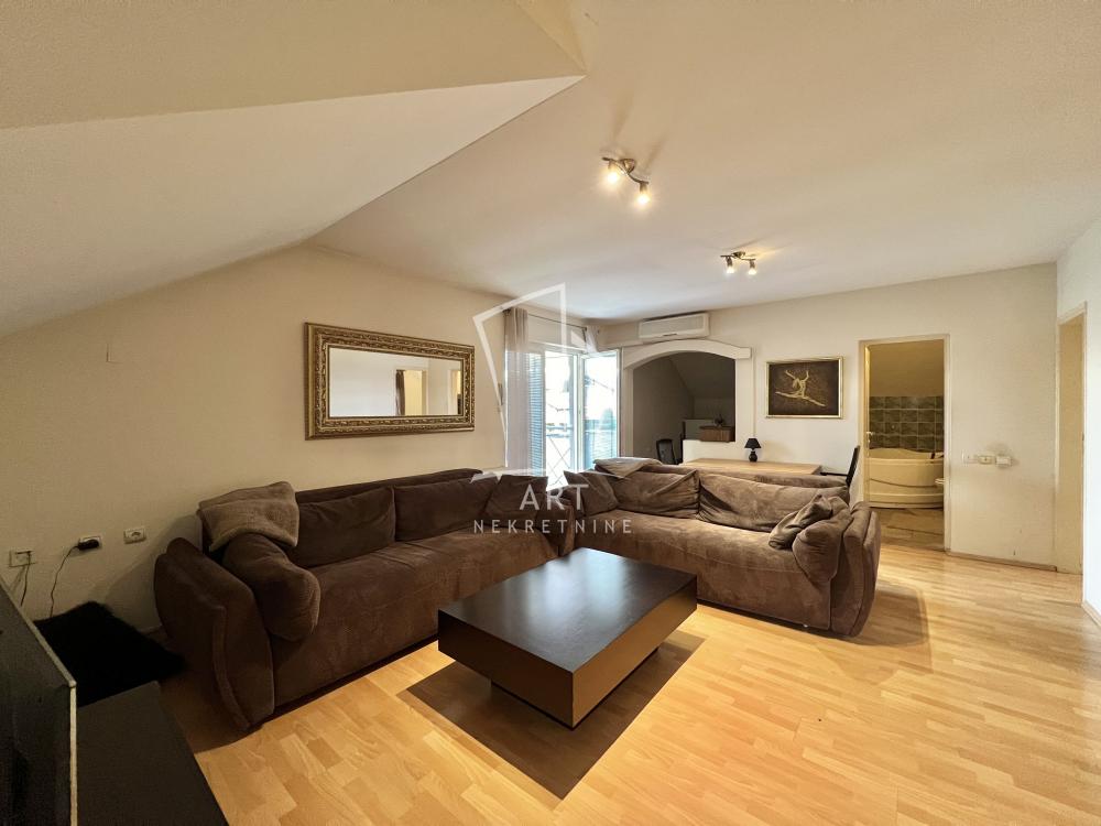 Slika 2 - Milice Ribnikar,  Kuća na prodaju, 256m2, 550.000€