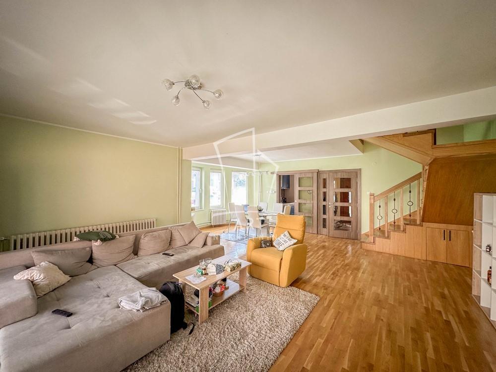 Slika 2 - Vojvode Vlahovića,  Kuća na prodaju, 303m2, 490.000€