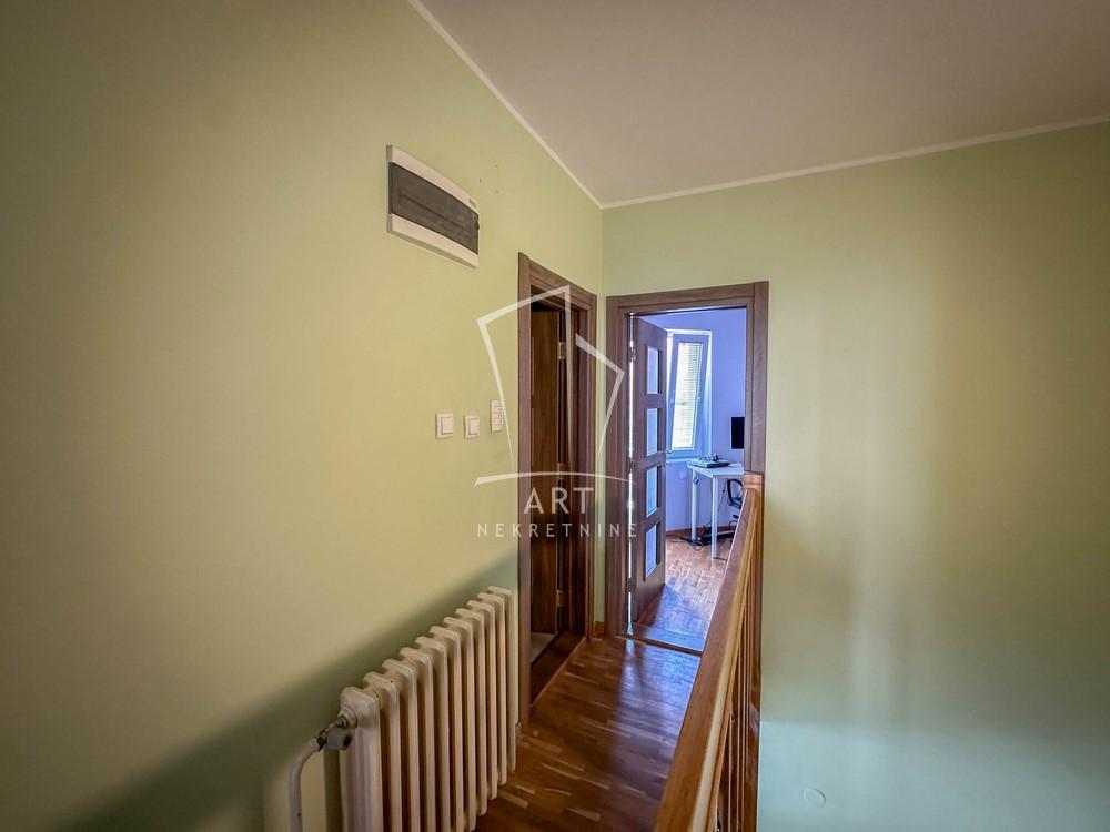 Slika 8 - Vojvode Vlahovića,  Kuća na prodaju, 303m2, 490.000€