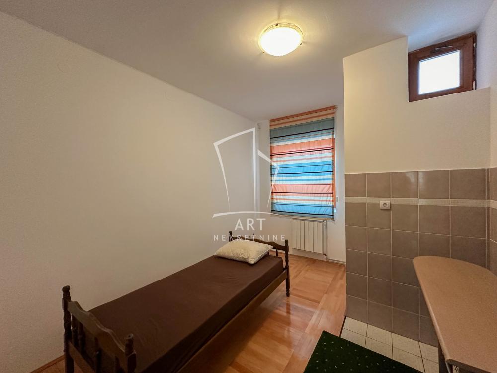 Slika 9 - Vojvode Vlahovića,  Kuća na prodaju, 224m2, 358.400€