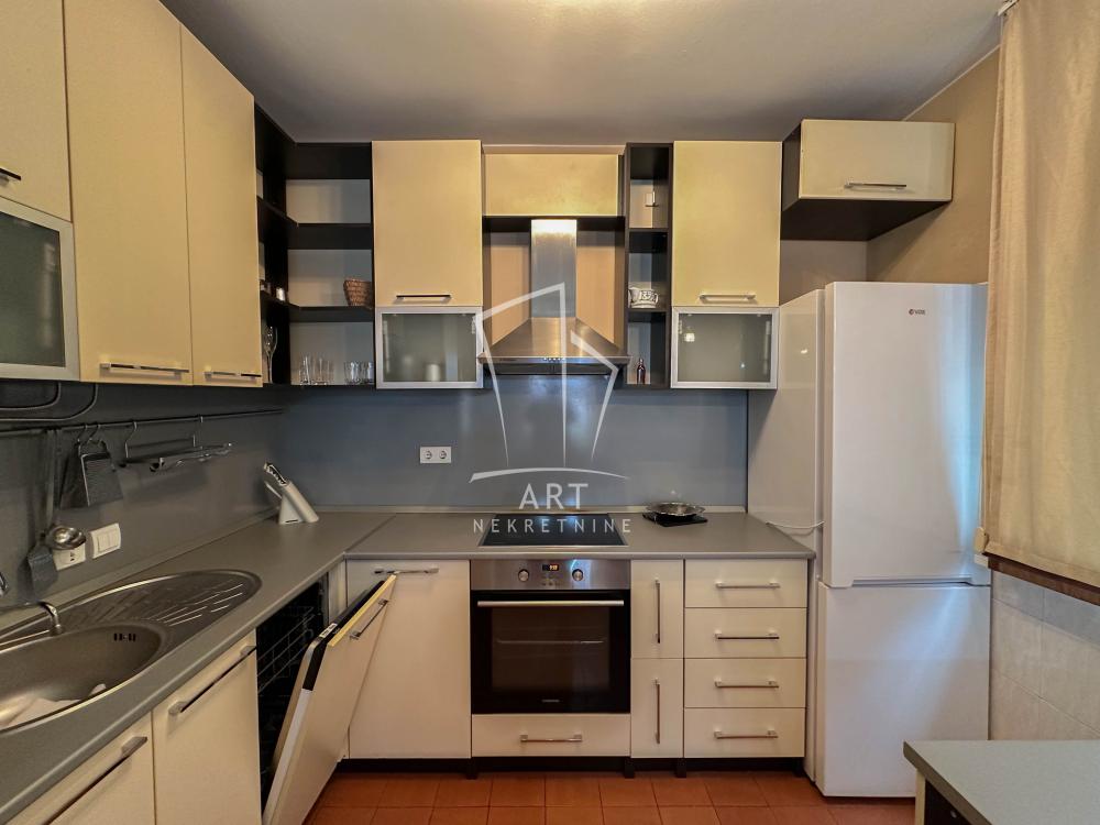 Slika 11 - Vojvode Vlahovića,  Kuća na prodaju, 224m2, 358.400€