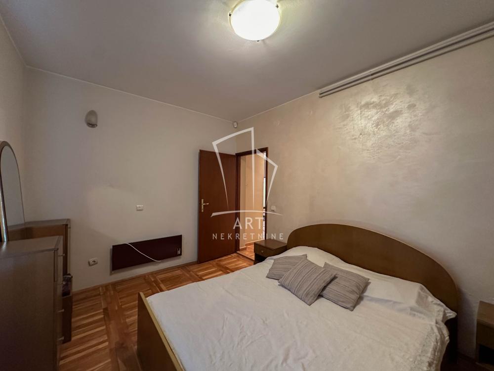 Slika 4 - Vojvode Vlahovića,  Kuća na prodaju, 224m2, 358.400€