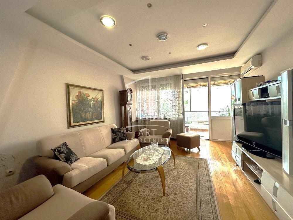 Glavna slika -Milovana Jankovića,  Kuća na prodaju, 250m2, 530.000€