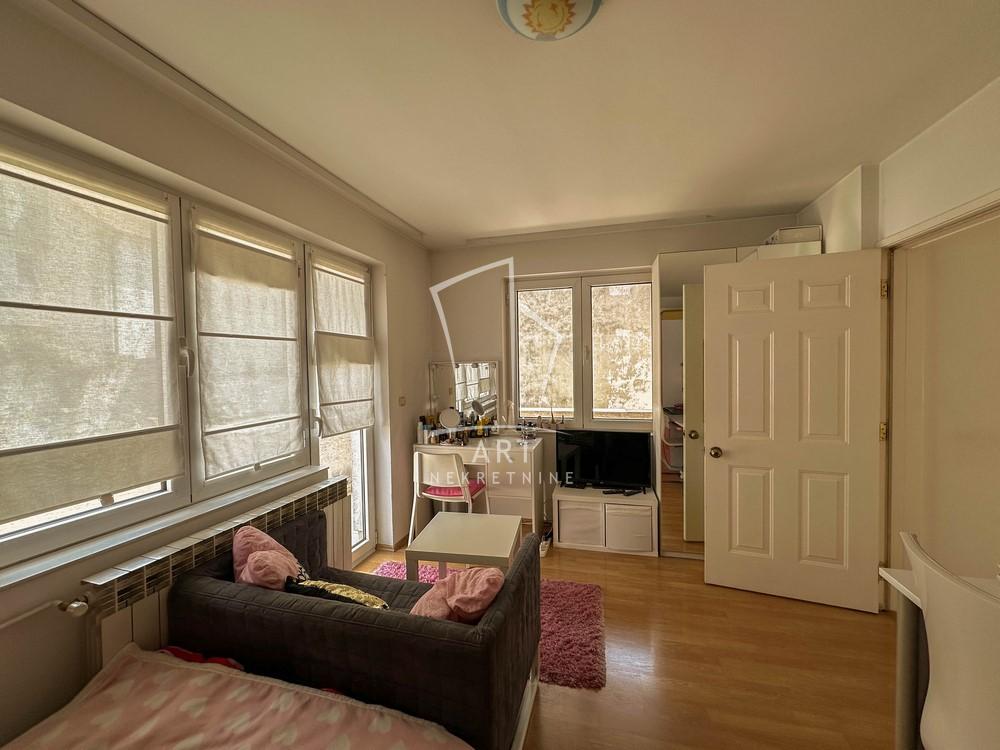 Slika 8 - Vojvode Blažete,  Kuća na prodaju, 290m2, 585.000€