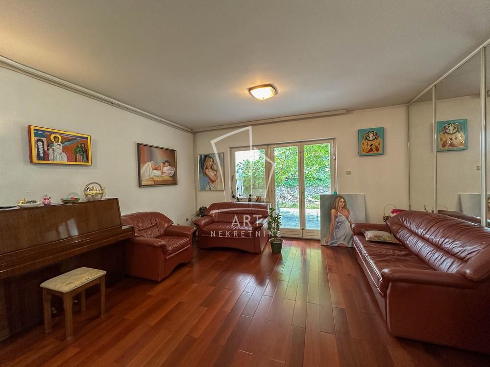 Slika 3 - Vojvode Blažete,  Kuća na prodaju, 290m2, 585.000€