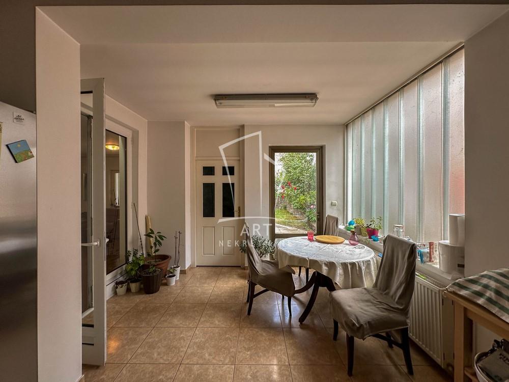 Slika 9 - Vojvode Blažete,  Kuća na prodaju, 290m2, 585.000€