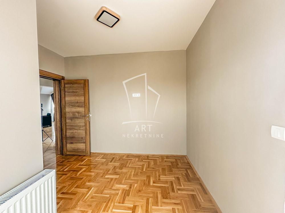 Slika 10 - 29. novembra (Borča),  Kuća na prodaju, 317m2, 380.000€