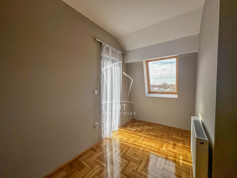 Slika 11 - 29. novembra (Borča),  Kuća na prodaju, 317m2, 380.000€