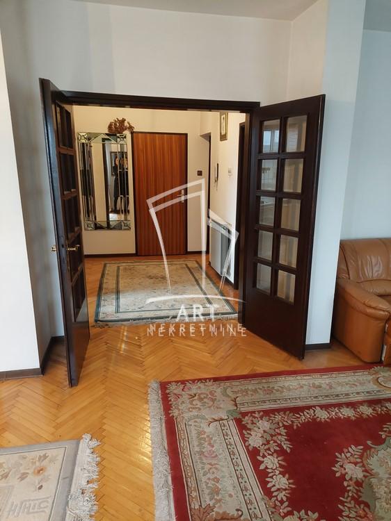 Slika 7 - Zrenjaninski put,  Kuća na prodaju, 400m2, 435.000€