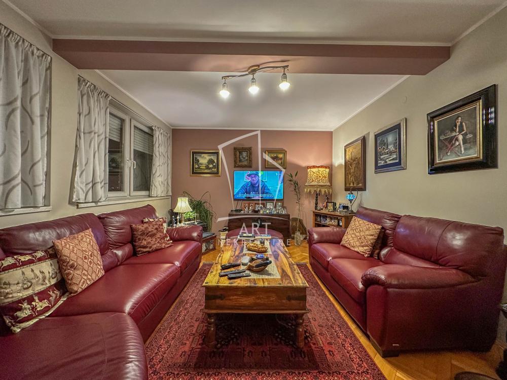 Glavna slika -Mladenovačka, Petosoban stan na prodaju, 140m2, 320.000€