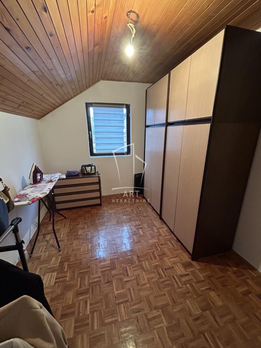 Slika 2 - Petefijeva,  Kuća na prodaju, 136m2, 219.000€