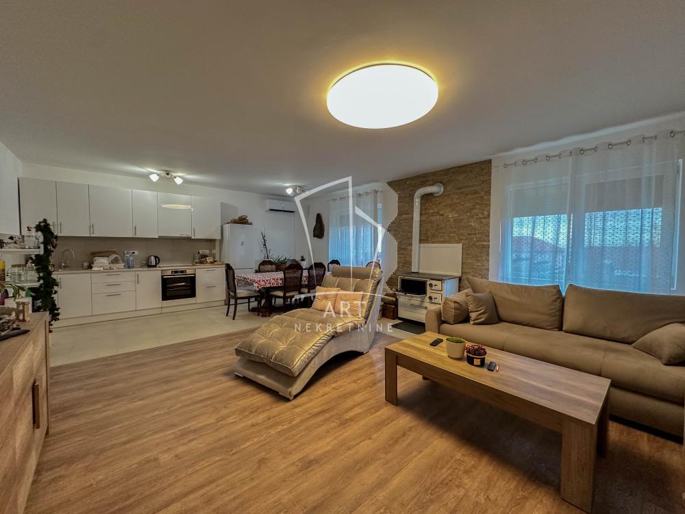 Slika 1 -  Kuća na prodaju, 473m2, 288.000€