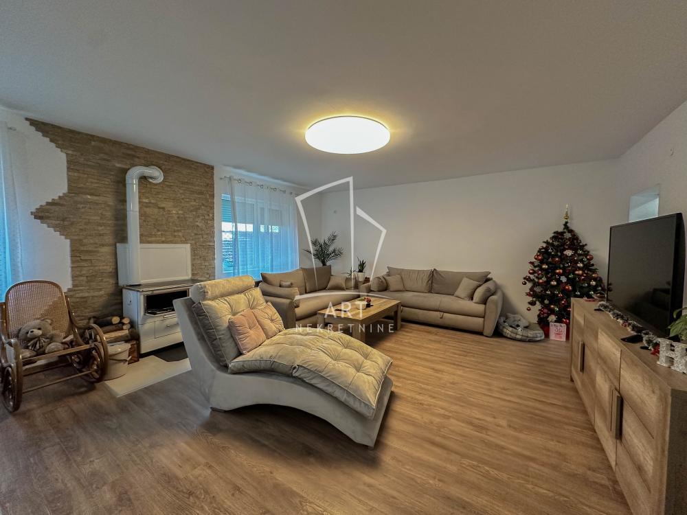 Glavna slika - Kuća na prodaju, 473m2, 288.000€