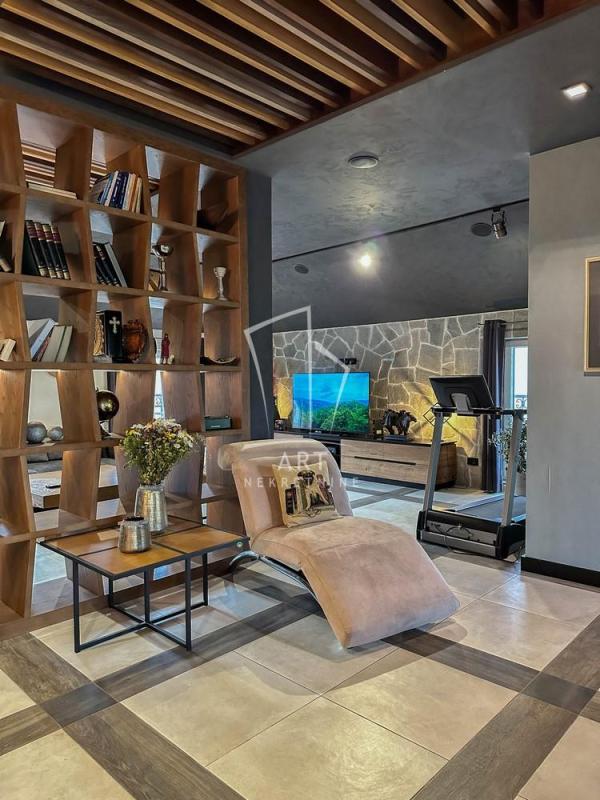 Slika 1 - Dragoslava Petrovića, Četvorosoban stan na prodaju, 284m2, 520.000€