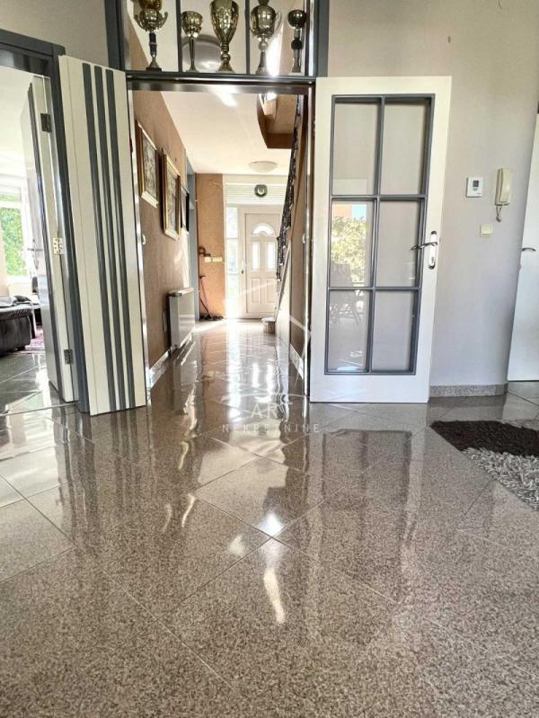 Slika 10 - Miljakovačke livade,  Kuća na prodaju, 382m2, 600.000€