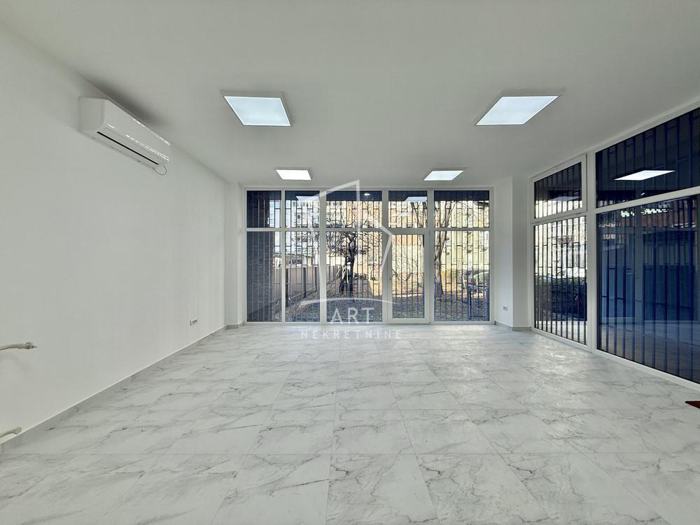 Glavna slika -Bulevar despota Stefana,  Lokal na prodaju, 124m2, 276.500€