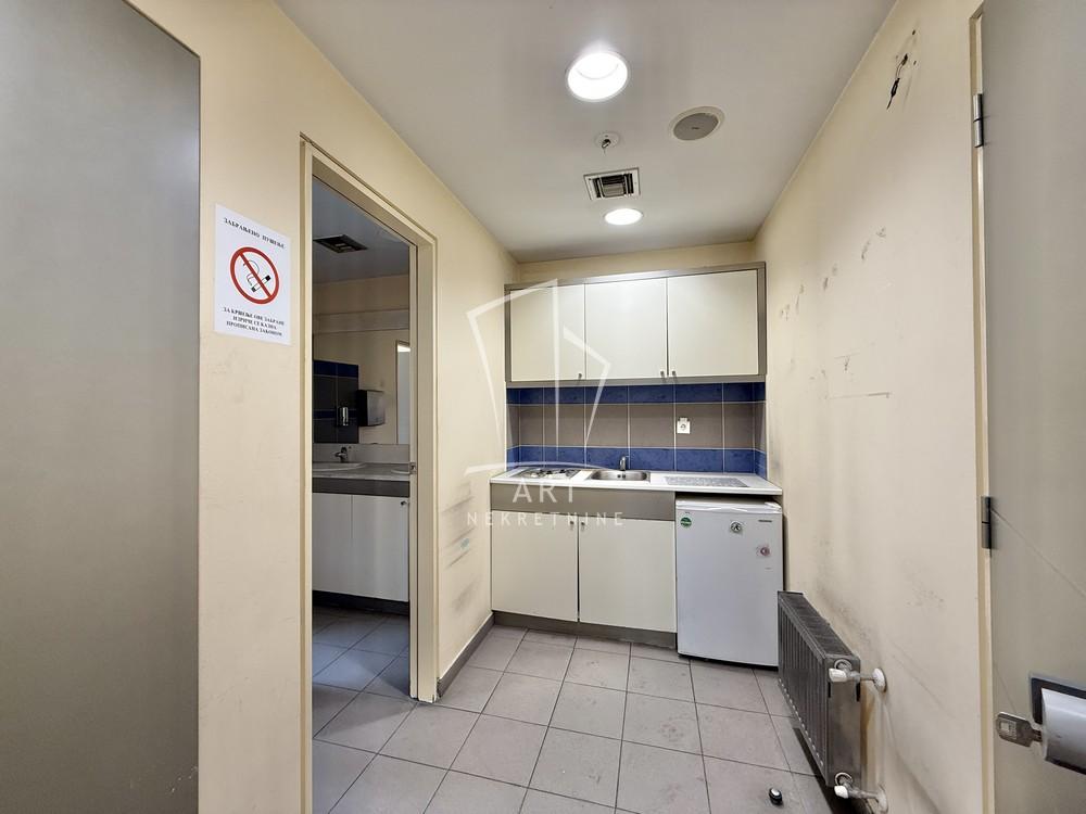 Slika 3 - Bulevar Kralja Aleksandra,  Lokal na prodaju, 123m2, 461.250€