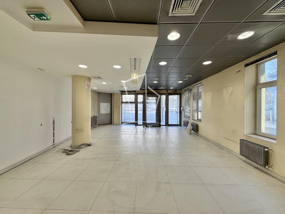 Glavna slika -Bulevar Kralja Aleksandra,  Lokal na prodaju, 123m2, 461.250€
