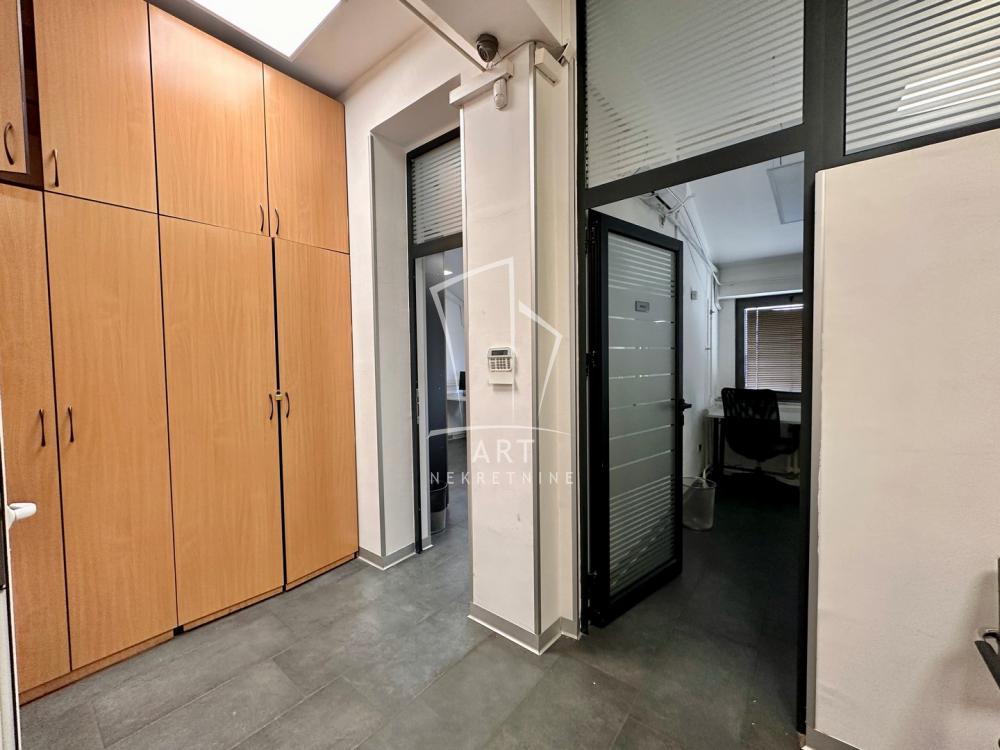 Slika 11 - Partizanske avijacije,  Lokal na prodaju, 187m2, 510.000€