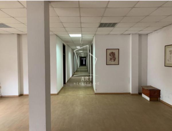 Slika 1 - Bulevar Kralja Aleksandra,  Lokal za izdavanje, 350m2, 2.520€