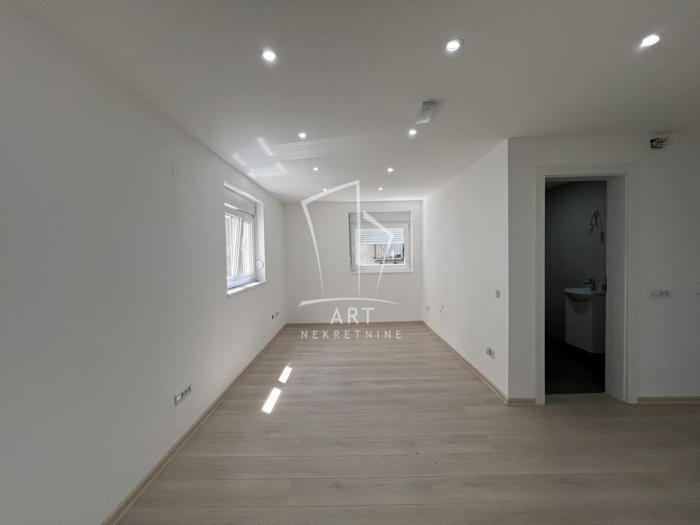 Slika 5 - Cara Dušana,  Lokal na prodaju, 221m2, 635.000€