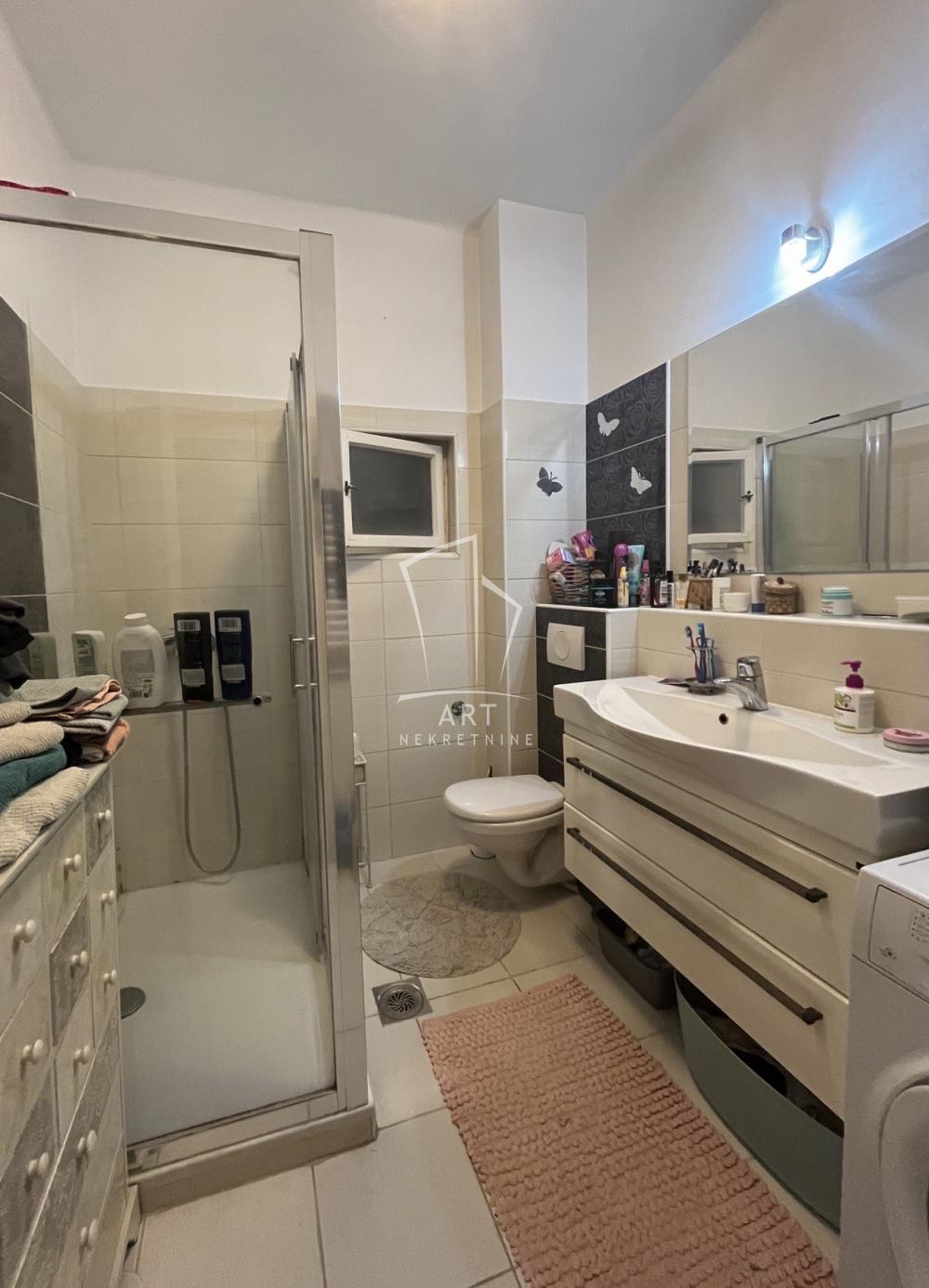 Slika 9 - Bulevar Vojvode Mišića,  Lokal za izdavanje, 102m2, 1.200€