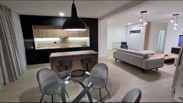 Slika 2 - Velisava Vulovića, Četvoroiposoban stan na prodaju, 180m2, 900.000€