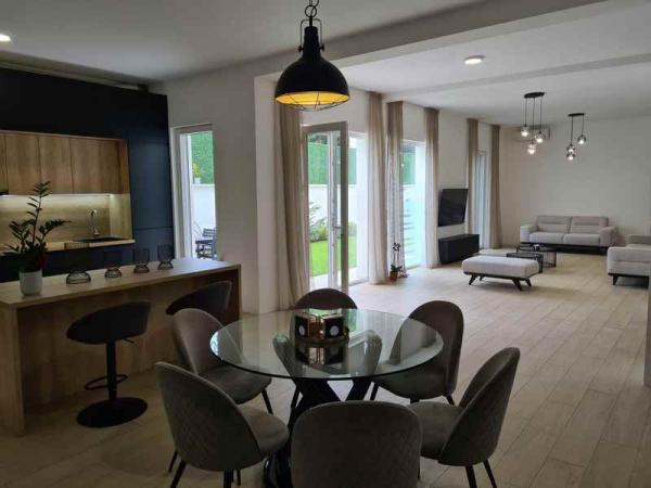 Slika 1 - Velisava Vulovića, Šestosoban stan na prodaju, 220m2, 950.000€