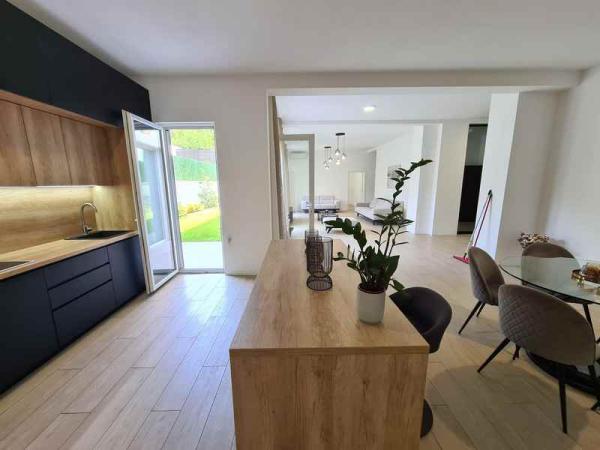 Glavna slika -Velisava Vulovića, Šestosoban stan na prodaju, 220m2, 950.000€