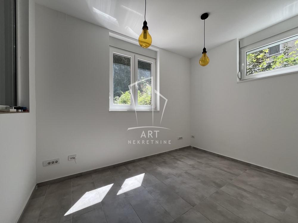 Slika 11 - Cara Dušana,  Lokal za izdavanje, 221m2, 3.500€