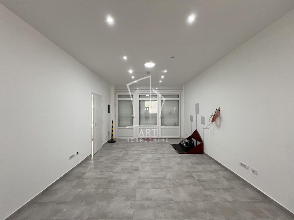 Slika 8 - Cara Dušana,  Lokal za izdavanje, 221m2, 3.500€