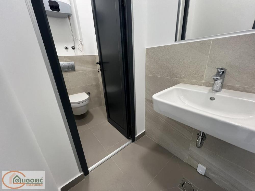 Slika 3 - Niška,  Lokal na prodaju, 382m2, 640.000€