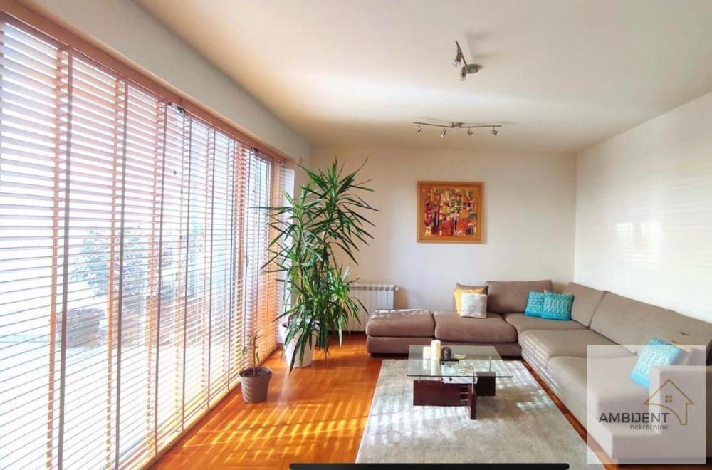 Glavna slika - Kuća na prodaju, 300m2, 700.000€