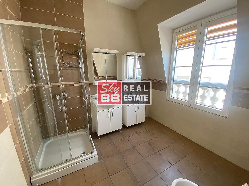 Slika 11 - Kuća za izdavanje, 1400m2, 16.800€