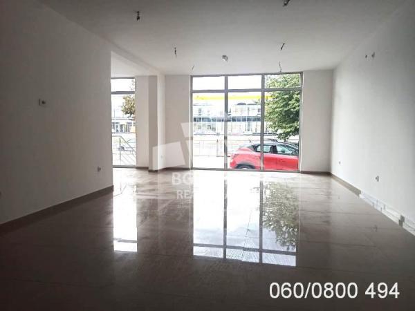 Slika 1 - Ugrinovačka,  Lokal na prodaju, 79m2, 240.000€