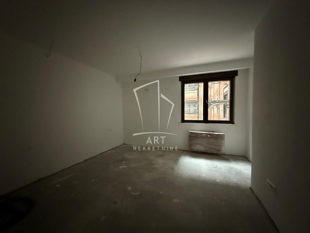 Slika 1 - Loznička, Četvorosoban stan na prodaju, 142m2, 639.000€